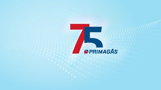 PRIMAGAS - Das Unternehmen, Tank am Kran mit blauem Himmel